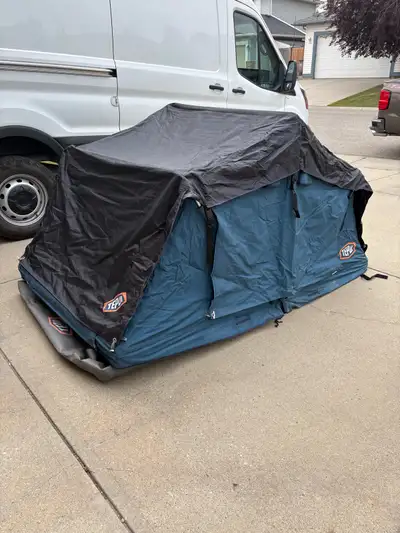 2 person Thule rooftop tent. This is a great set up with some good features. You’ll receive everythi...