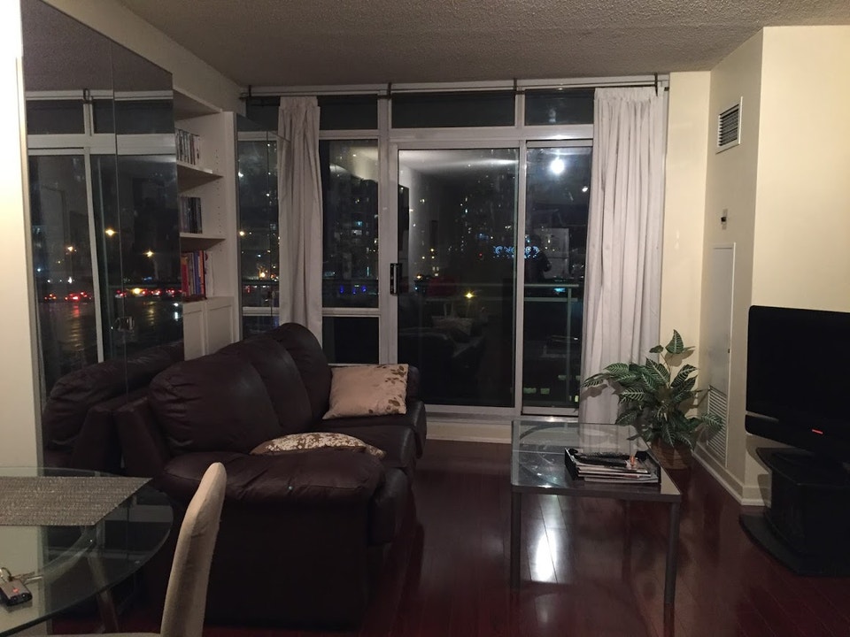 Prime Downtown Toronto Location 1-Bedroom + Den Condo for Rent 2