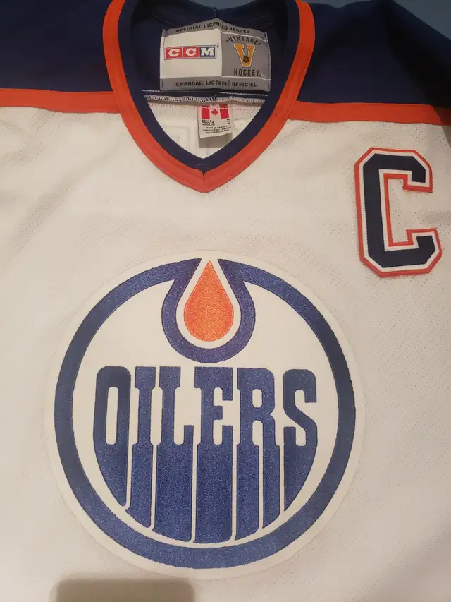 EDMONTON OILERS CCM CUSTOMIZED JERSEY FORSALE! $80 O.B.O in Hockey in Oshawa / Durham Region - Image 3