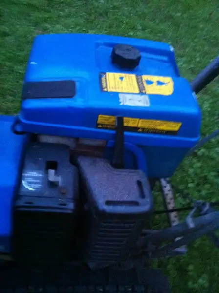 2 YAMAHA YS624 SNOWBLOWER THROWER WITH TRACKS  LIKE HONDA HS624 in Snowblowers in Windsor Region - Image 4