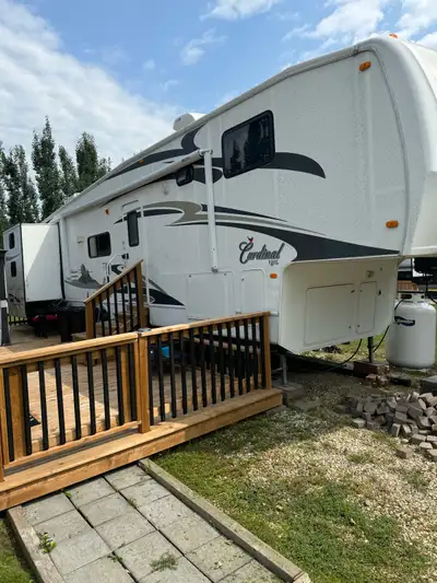 This 36 foot / 40 foot 2007 Cardinal Forest River has been such a great RV. Everything works great a...
