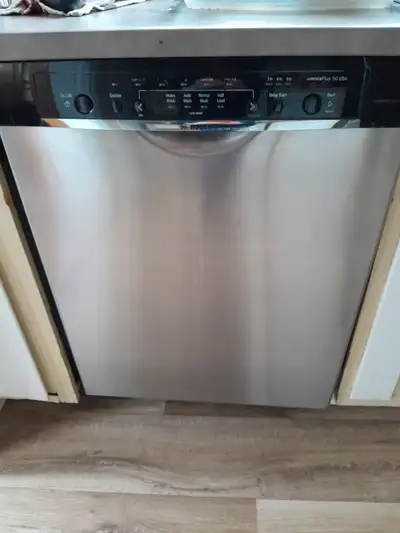 SHE3AR55UC built-under dishwasher Works well, very quiet Pick-up only Available from mid-June Washin...
