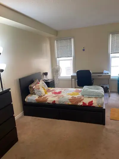 PRIVATE ROOM for RENT. FURNISHED, Downtown Mississauga. Walk to Square One. Private Furnished Room f...