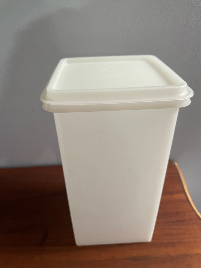 Vintage Tupperware cracker container  in Kitchen & Dining Wares in Kingston