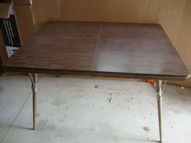 Vintage Arborite Kitchen Table with Extension Leaf in Dining Tables & Sets in St. Catharines - Image 3