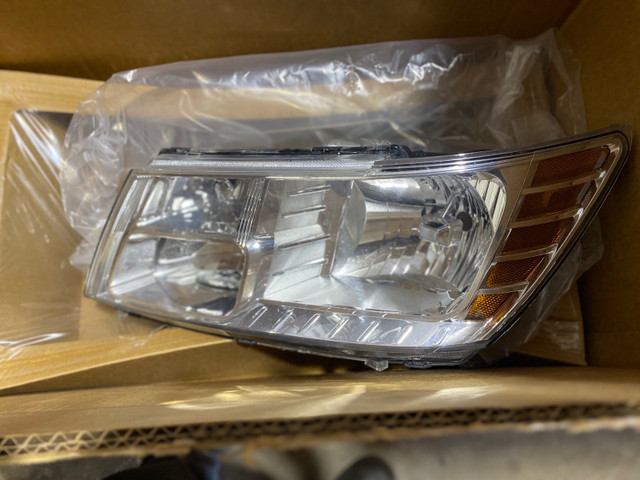 Dodge journey headlight assemblies in Auto Body Parts in City of Toronto - Image 2