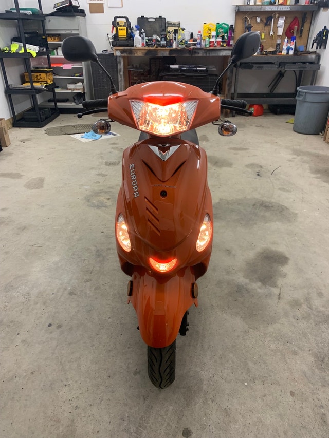 2022 SCOOTER BISTRO ( ONLY 50 KM ) Scooters & Pocket Bikes City of