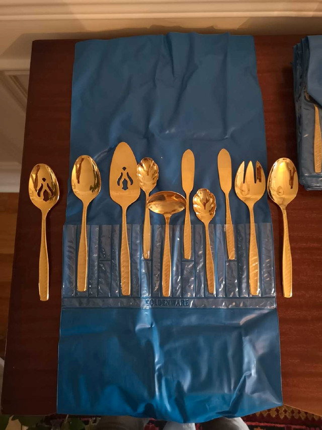 Rogers Gold Plated Flatware / Cutlery, Service for six and servi in Kitchen & Dining Wares in Oshawa / Durham Region - Image 4