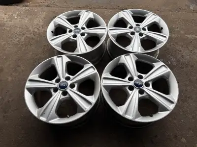 STILL AVAILABLE Came off ford escape,Bolt pattern 5x108,size 17inch,Center bore 63.4 No bent,no crac...