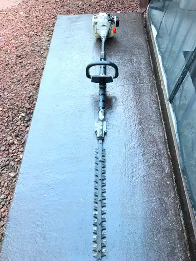 ECHO SHC 2100 24 inch Professional Grade Hedge Trimmer Unit is in Great Condition and only used for...