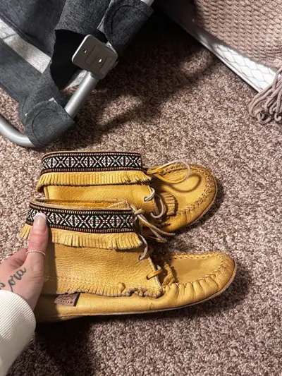 Only warn a handful of times Real moccasins bought in Alberta Size 7 Pickup or drop off for small fe...