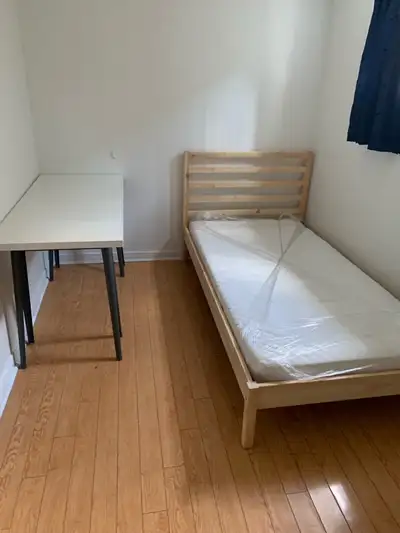Room fot rent in basement share washroom close to university
