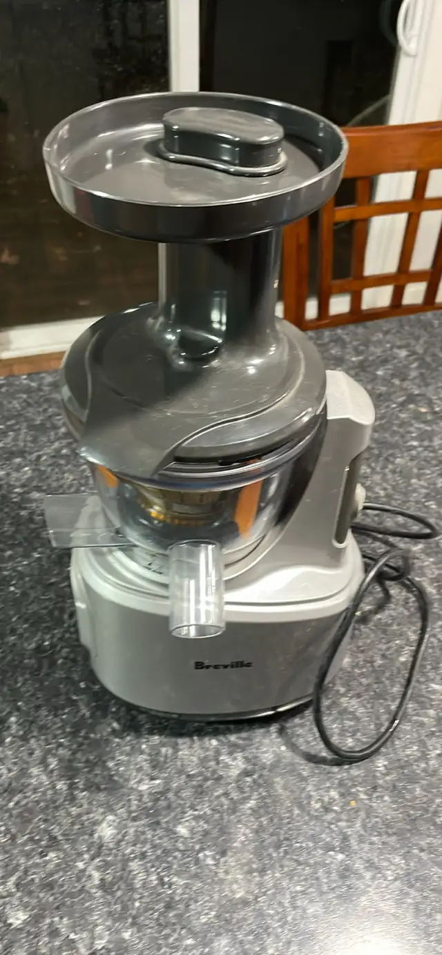 Breville juicer  in Processors, Blenders & Juicers in Belleville - Image 2
