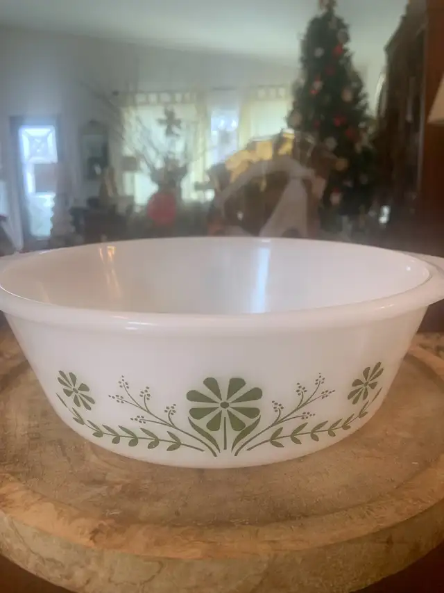 VINTAGE ‘ GLASBAKE GREEN DAISY  2 Qt !  in Kitchen & Dining Wares in Mississauga / Peel Region - Image 3