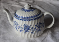 Minton Hardwicke Hall Teapot ~ Bone China Made in England