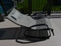 Chaise berçante de patio