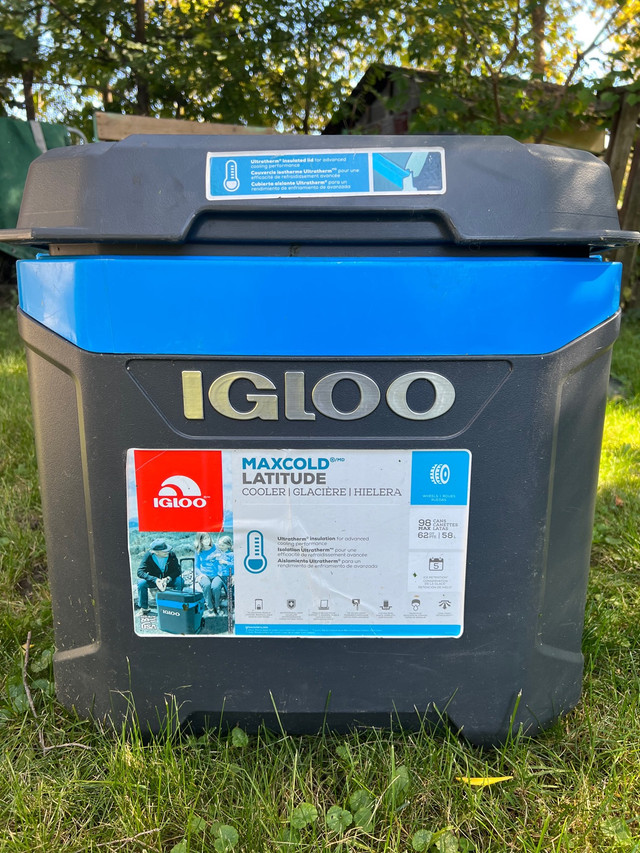Igloo cooler in Fishing, Camping & Outdoors in Markham / York Region