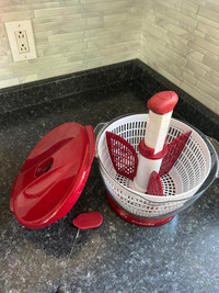 KitchenAid Red Salad And Fruit Spinner With 3 Dividers And Lid