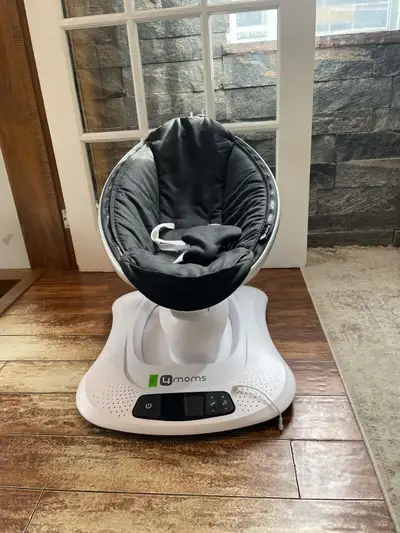 This 4moms Mamaroo swing is designed to mimic parents' natural motion, featuring multiple speeds and...