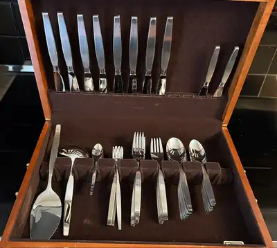 GREAT DEAL - ONEIDA Stainless “Frostfire” 68 piece flatware, View more