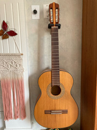 Vintage classical guitar. AS IS.