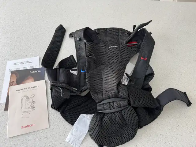 BabyBjorn baby carrier free in Strollers, Carriers & Car Seats in City of Montréal - Image 2