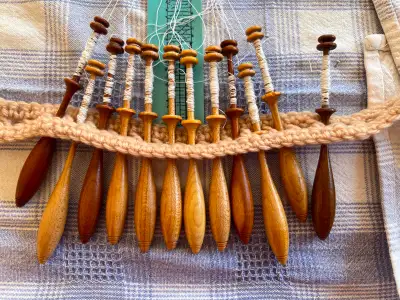 Ensemble de fuseaux à dentelle et coussin, View more