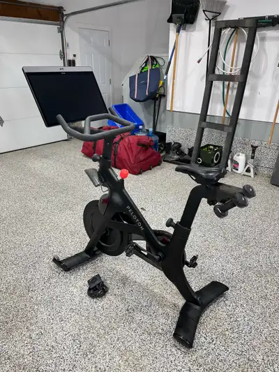Original owner. Used very little. Nothing wrong with it - just not getting used and no longer need i...