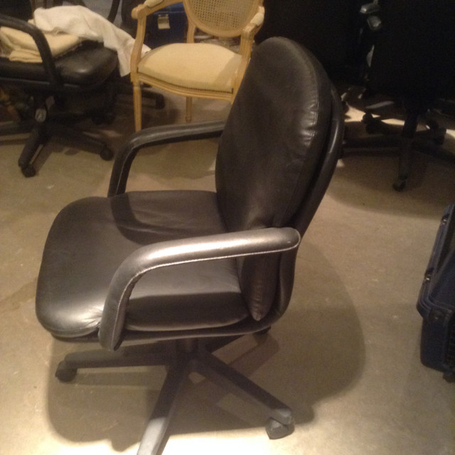 5 Boardroom Black Leather Chairs in Other Business & Industrial in City of Toronto - Image 2