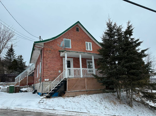 Duplex tout brique avec une vue superbe sur la ville dans Maisons à vendre  à Saguenay