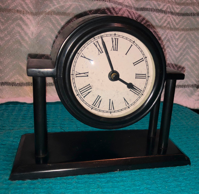 4 clocks in Arts & Collectibles in Oshawa / Durham Region - Image 3