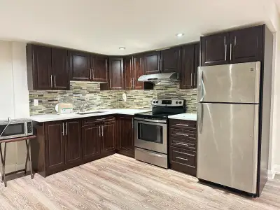 Major Mac/Yonge 1 bed 1 bath basement apt private entrance