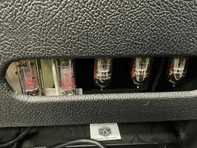 FENDER BLUES JUNIOR AMP in Amps & Pedals in North Bay - Image 6