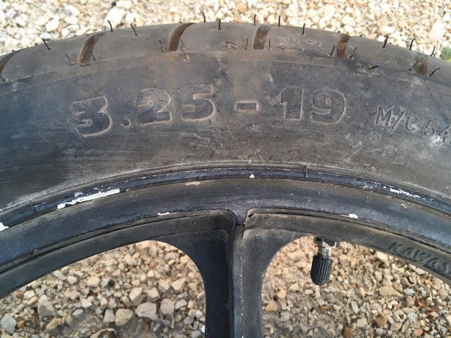 Front Michelin 3.25/19 motorcycle front tire w rim from Yamaha in Motorcycle Parts & Accessories in Winnipeg