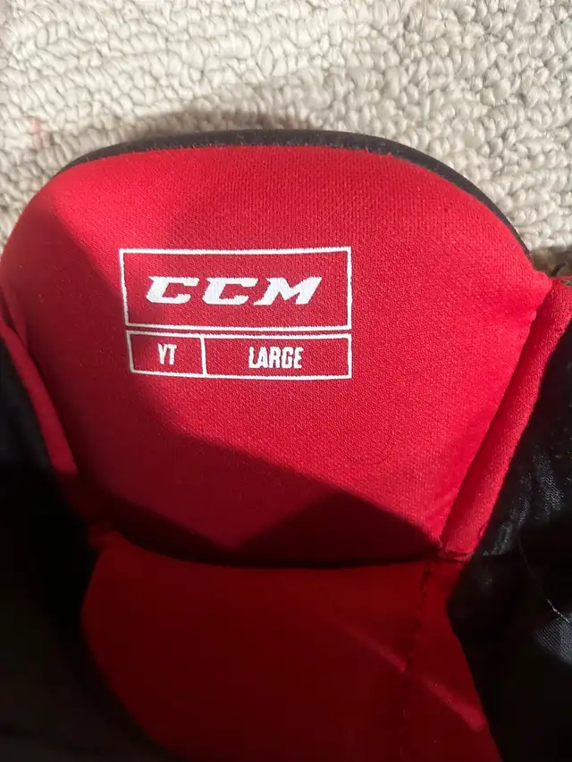 tiny youth hockey equipment  in Hockey in Guelph - Image 4