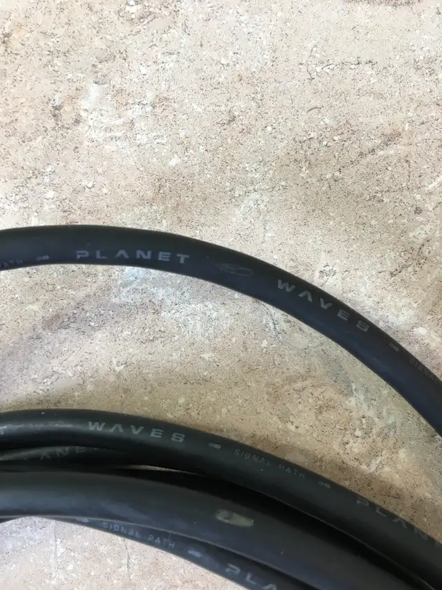 Fils, cable de guitare, bass, haut parleur, 16 pied in Guitars in Sherbrooke - Image 3