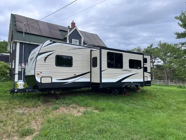2018 Hideout 28’ BHS  with Cold Mountain Package in Travel Trailers & Campers in Bridgewater - Image 2