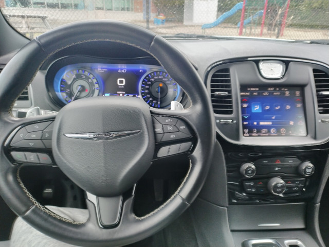 2015 Chrysler 300S | Luxury Group | Dual-pane Panoramic Sunroof in Cars & Trucks in Ottawa - Image 4