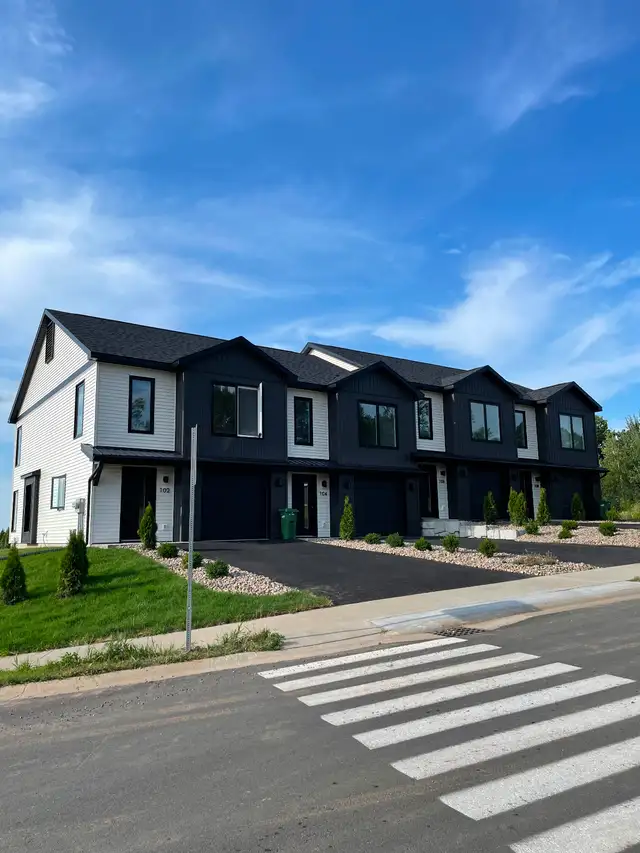 FOR RENT: 2 Bed Townhome Apartment in Wolfville May 2026
