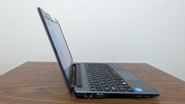 Acer 3 Laptop (Intel Core i3) in Laptops in Saskatoon - Image 3
