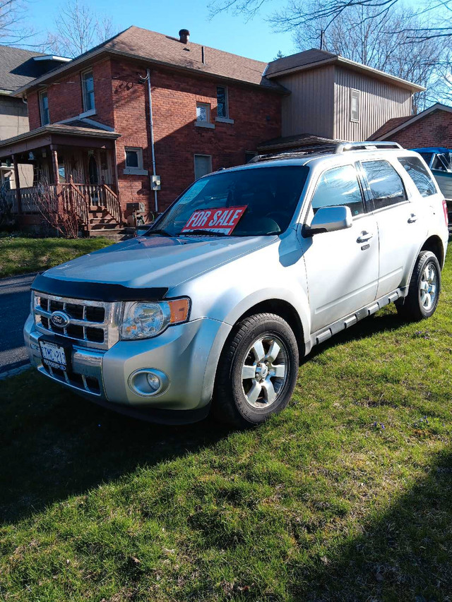 2011 ford escape xlt limited in Cars & Trucks in Barrie