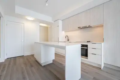 Modern and spacious 2-bedroom + den, 2-bathroom suite at The Saint, located in the heart of downtown...