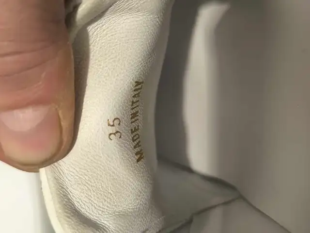 Versace Size 35 Medusa Shoes Sneakers Loafers kicks in Men's Shoes in Markham / York Region - Image 6