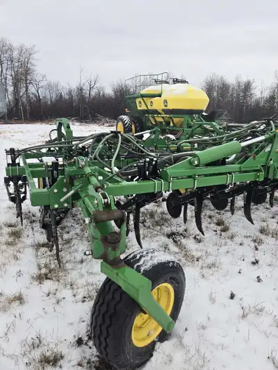 2012 John Deer 1870 Air Drill 56ft 12in rows with 1910 430bu TBH Air Cart Single row seed opener , m...