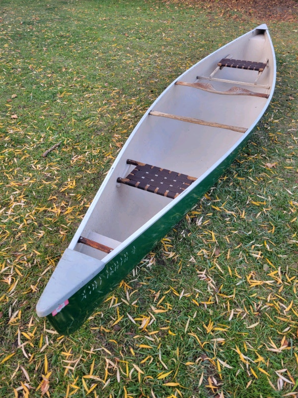 17ft Scott Trillium Fiberglass Canoe Canoes, Kayaks & Paddles