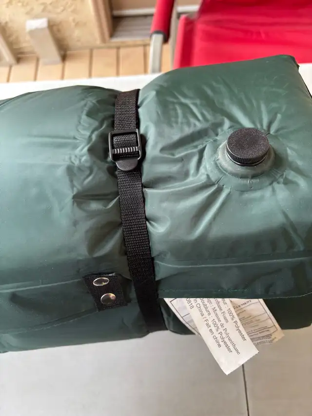 Self inflating mattress 26” x 74” in Fishing, Camping & Outdoors in Edmonton - Image 4