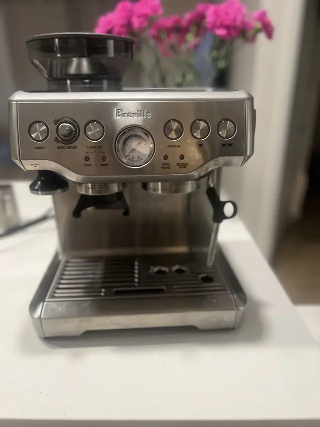 ☕ Breville Barista Express Espresso Machine in Coffee Makers in Ottawa - Image 2