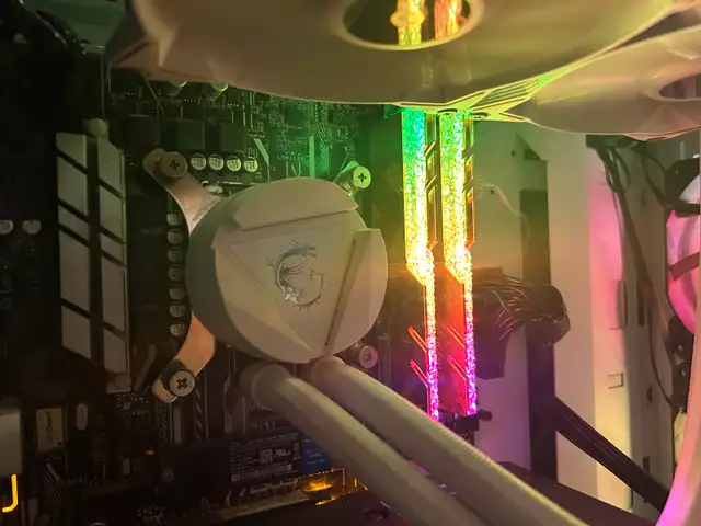 Gaming Computer/PC & Monitor with arm in Desktop Computers in City of Toronto - Image 4