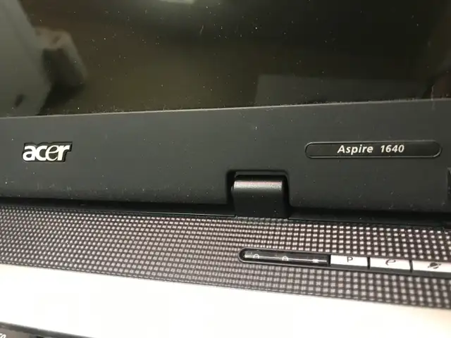 Acer aspire 1640 in Laptops in Edmonton - Image 8