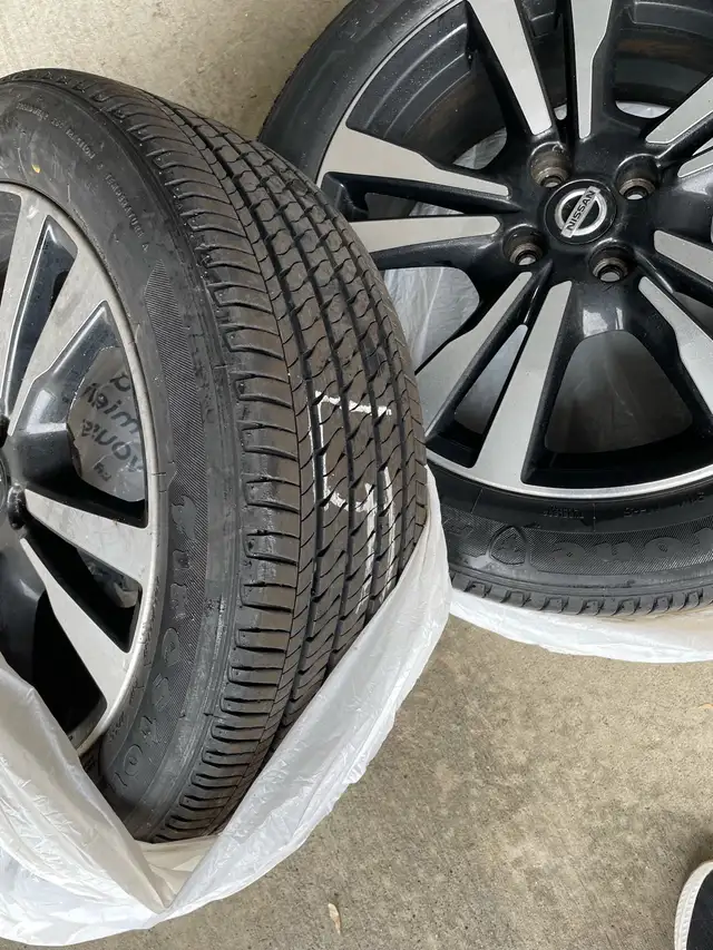 Nissan Rim and tire 205/55R17 in Tires & Rims in Ottawa - Image 3